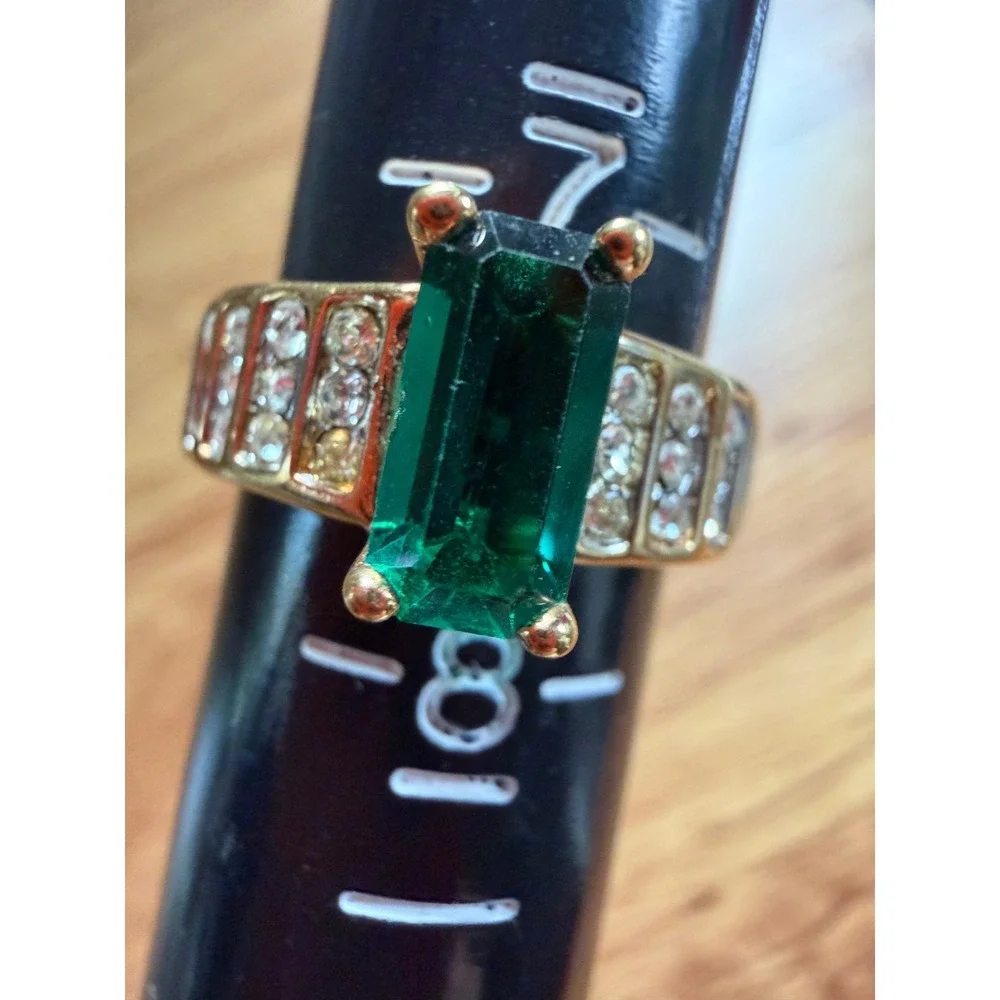 Vintage Emerald Cut Green Stone Cocktail Ring Gold Tone Size 7.5